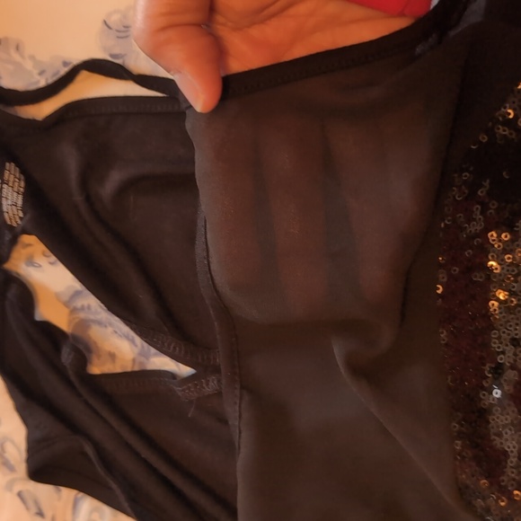 Sleeveless Sequins Top - Picture 3 of 6